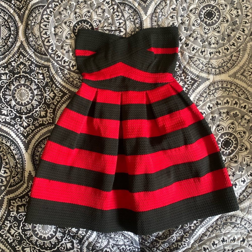Vertigo XS Red Black Striped Strapless Dress